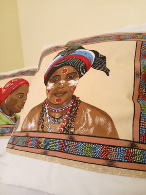 Bild in Slideshow öffnen, Kissenbezug AFRICAN LADIES OF THE NATION
